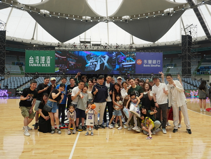 雲豹能源發起2024世界地球日主題日照片。