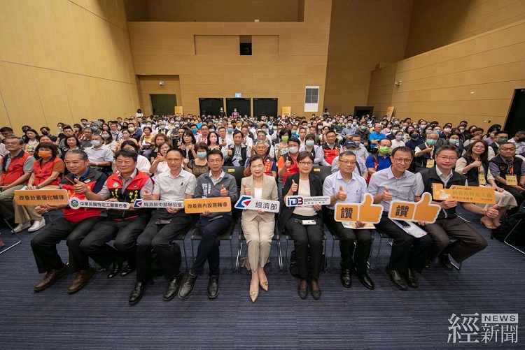 經濟部辦理納管及特定工廠聯合說明會 溫暖陪伴輔導業者轉型-高雄場