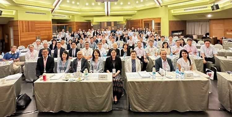 經濟部生醫領航產業交流會王部長率經濟部官大合照1